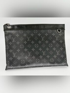 Louis Vuitton Monogram Eclipse Discovery Pochette w/Entrupy COA🖤🩶